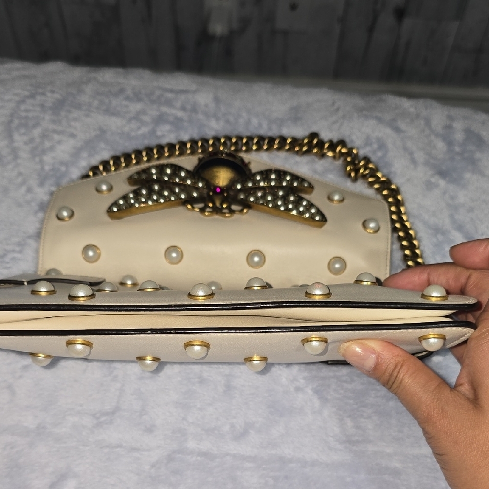 Gucci Cream Clutch with Crystal Bee Embellishment - Picture 16 of 16